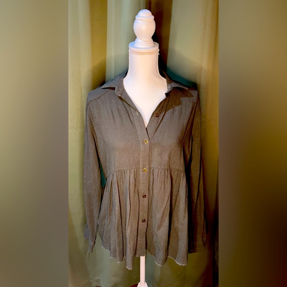 Lovely, earthy green babydoll top, made by umgee.